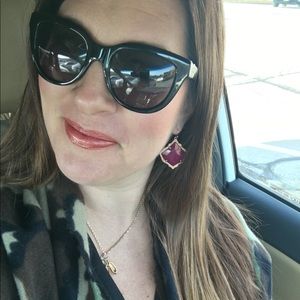 Meet your Posher, Kelly